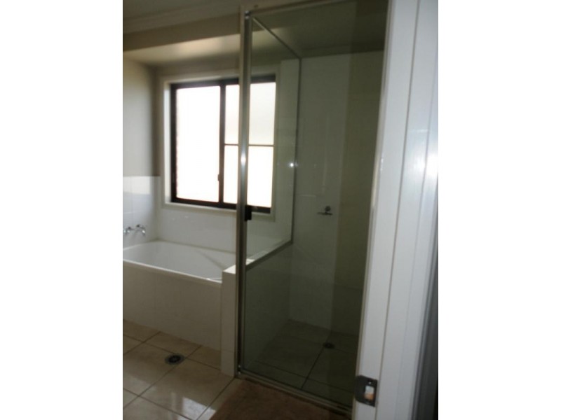 15 Glovar Street, Emerald QLD 4720