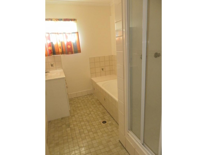 11 Carbeen Place, Emerald QLD 4720
