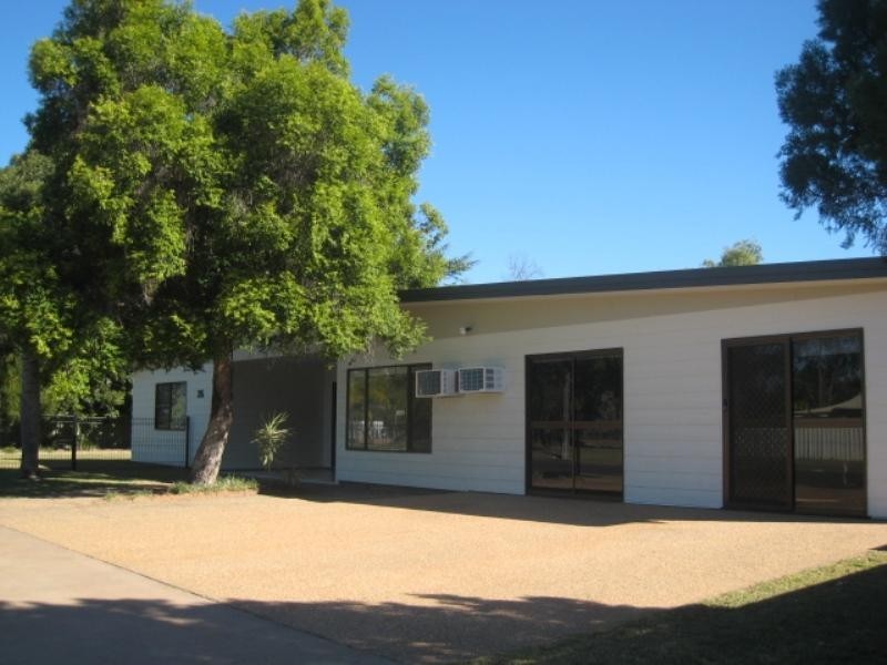35 Baker Street, Emerald QLD 4720