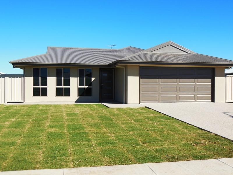 266 Singleton Court, Emerald QLD 4720