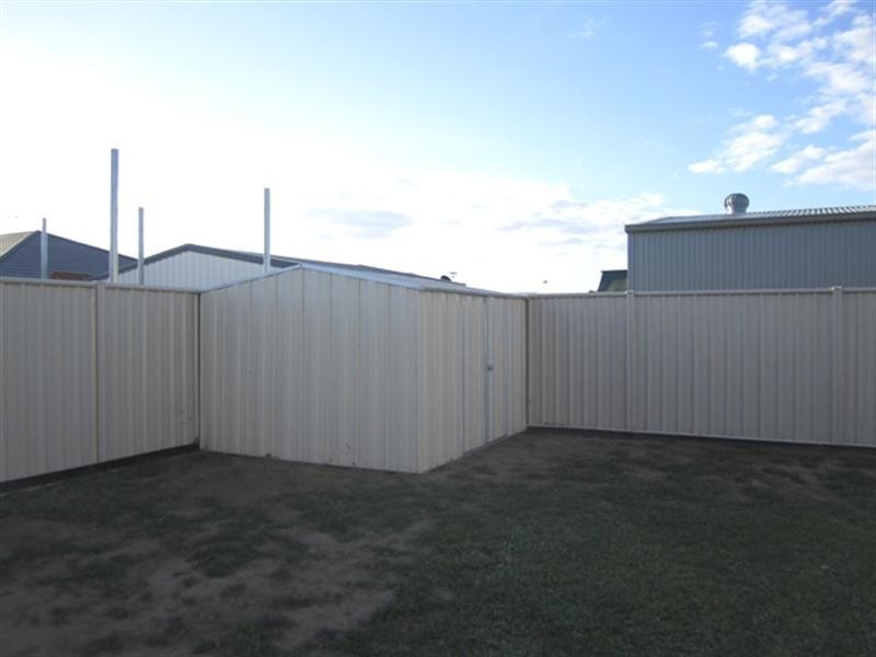 2 Duroux Street, Emerald QLD 4720