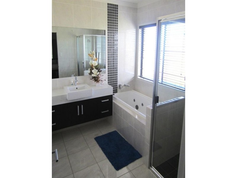 13 Saville Street, Emerald QLD 4720