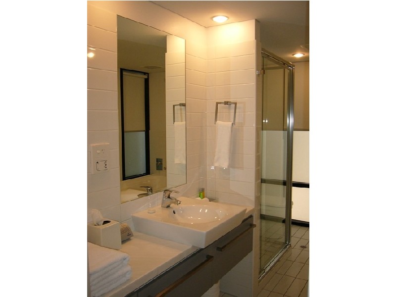 Apt 1006 102 – 105 North Terrace, Adelaide SA 5000