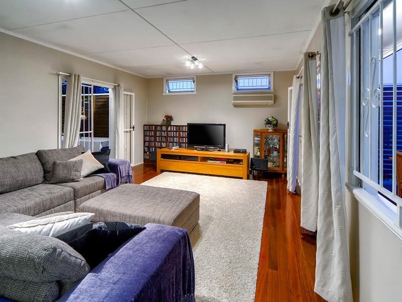 6 Thomas Street, Grange QLD 4051