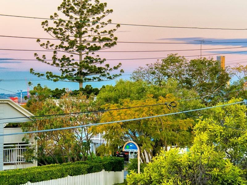 6 Thomas Street, Grange QLD 4051