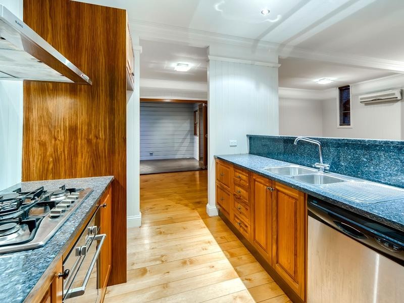 112 Bradley Street, Spring Hill QLD 4000