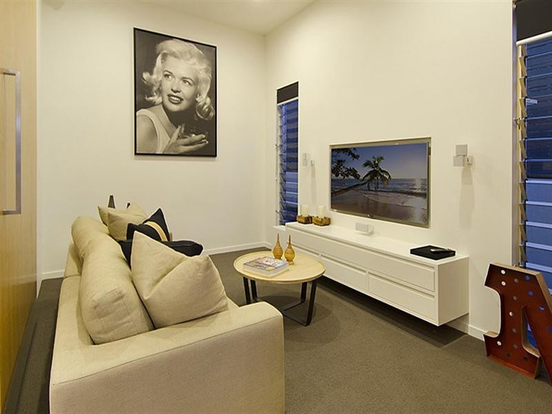 16 Doncaster Street, Hendra QLD 4011