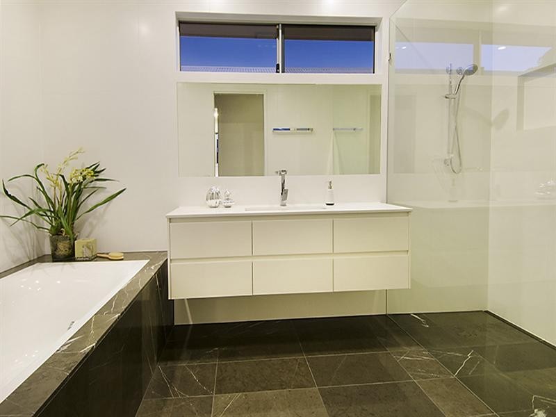 16 Doncaster Street, Hendra QLD 4011