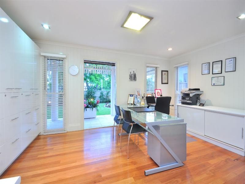 8 McGregor Street, Clayfield QLD 4011