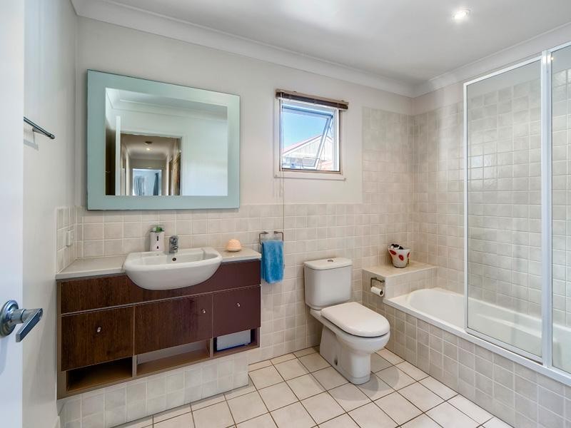 10 Aden Street, Clayfield QLD 4011