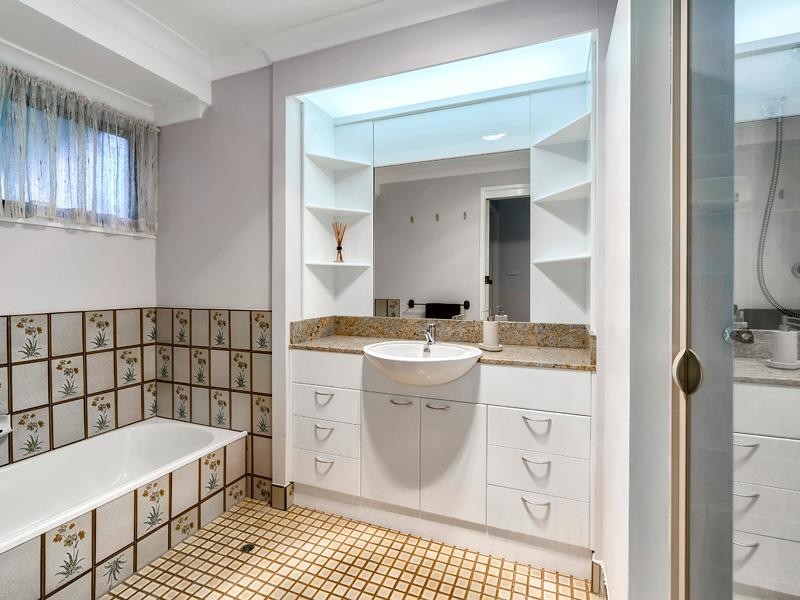 8 Niven Street, Stafford Heights QLD 4053