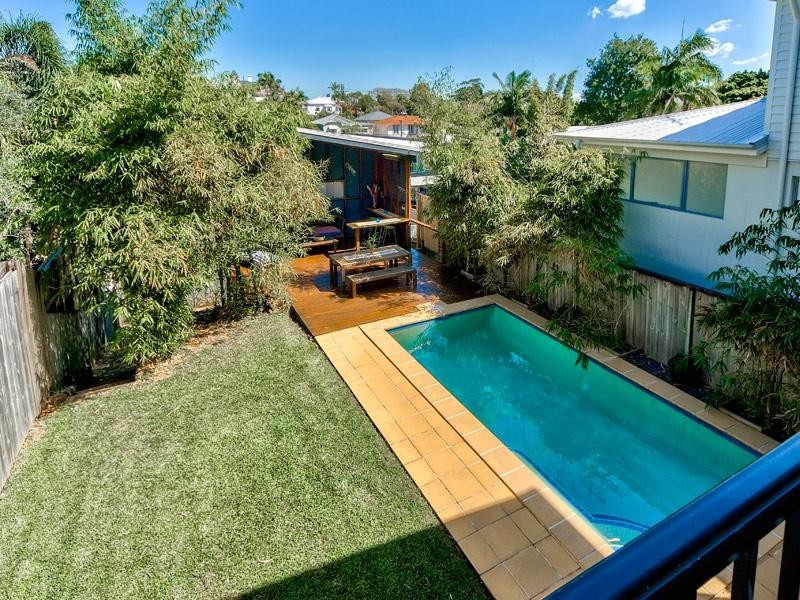 15 Pine Street, Hamilton QLD 4007