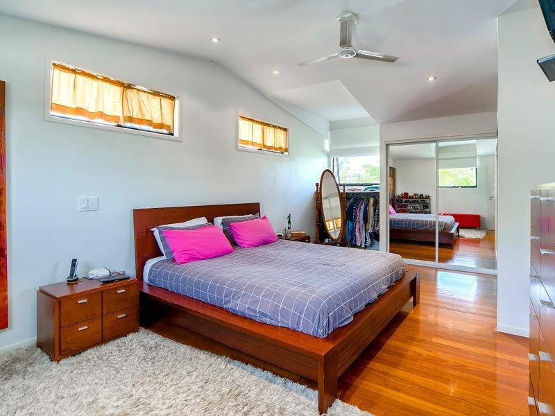 15 Pine Street, Hamilton QLD 4007