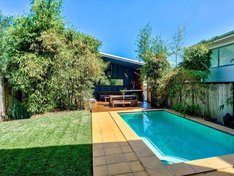 15 Pine Street, Hamilton QLD 4007