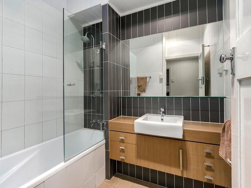 18 Frodsham Street, Albion QLD 4010