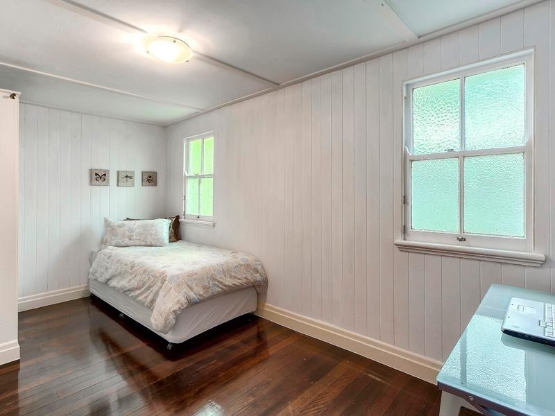 18 Frodsham Street, Albion QLD 4010