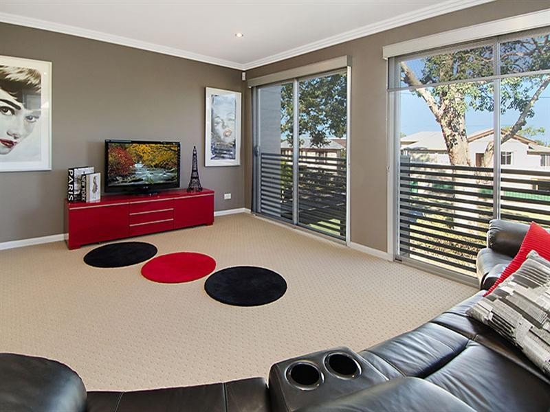 22 Pleystowe Crescent, Hendra QLD 4011