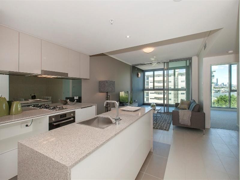 31008/2 Harbour Road, Hamilton QLD 4007