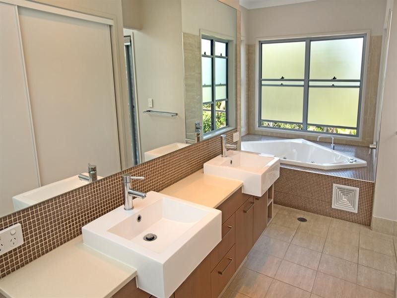 32A Taylor Street, Balmoral QLD 4171