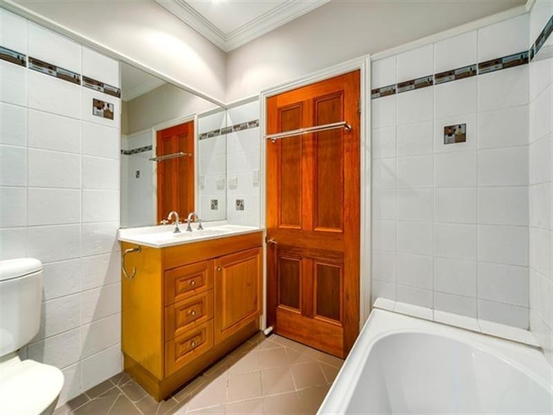 112 Bradley Street, Spring Hill QLD 4000