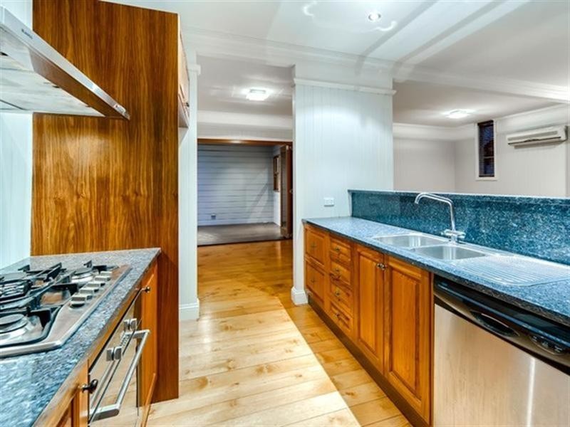 112 Bradley Street, Spring Hill QLD 4000