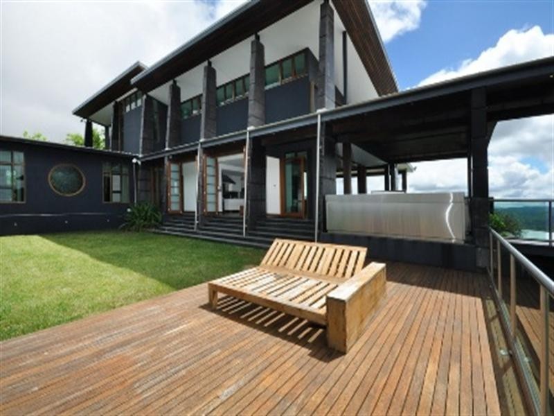 948 Mt Nebo Road, Jollys Lookout QLD 4520