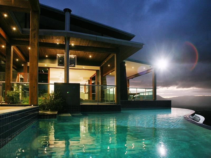 948 Mt Nebo Road, Jollys Lookout QLD 4520