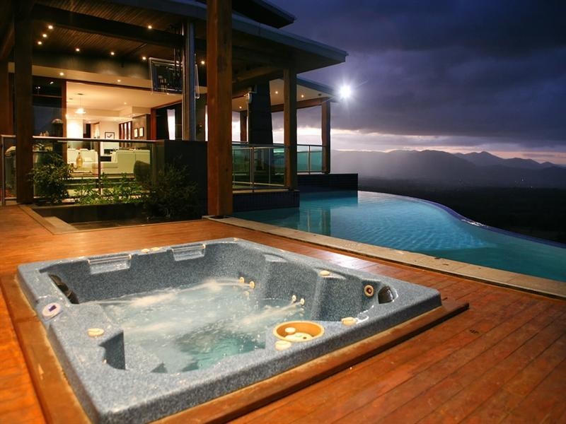 948 Mt Nebo Road, Jollys Lookout QLD 4520