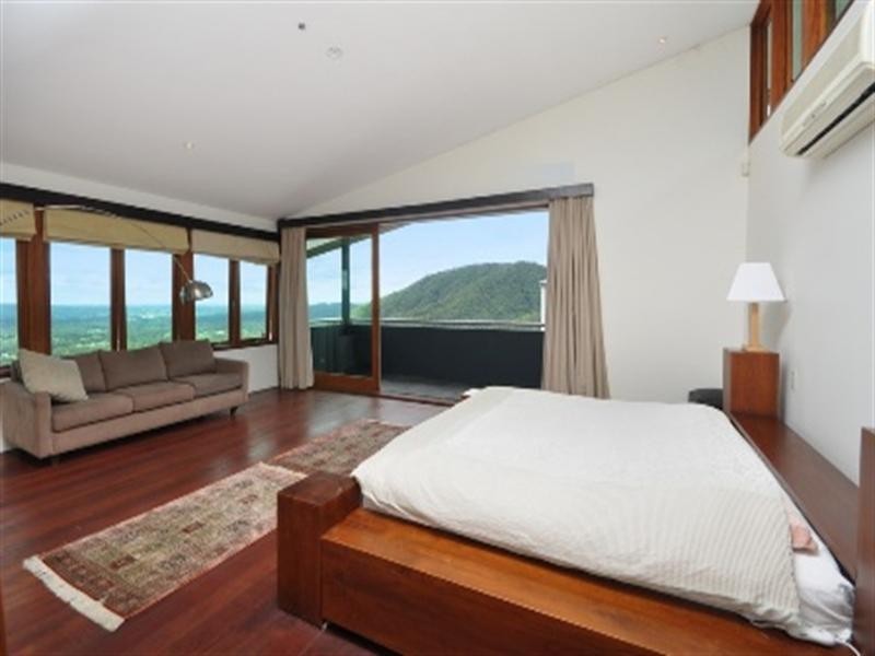 948 Mt Nebo Road, Jollys Lookout QLD 4520