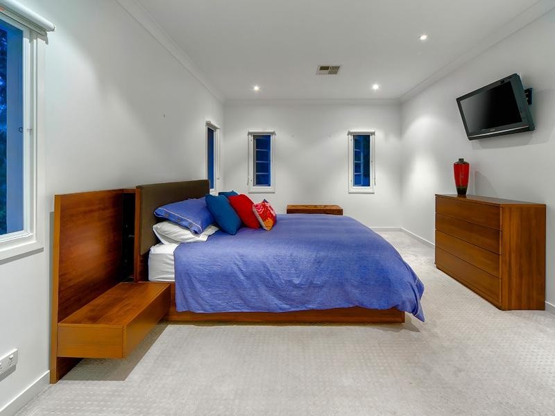 19 Gilbert Road, Windsor QLD 4030