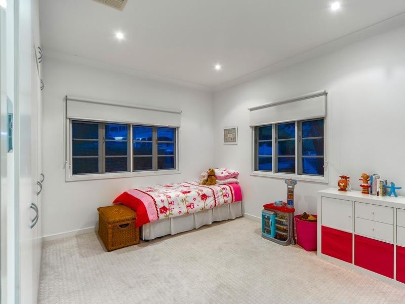 19 Gilbert Road, Windsor QLD 4030