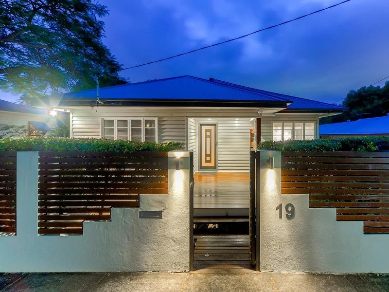 19 Gilbert Road, Windsor QLD 4030