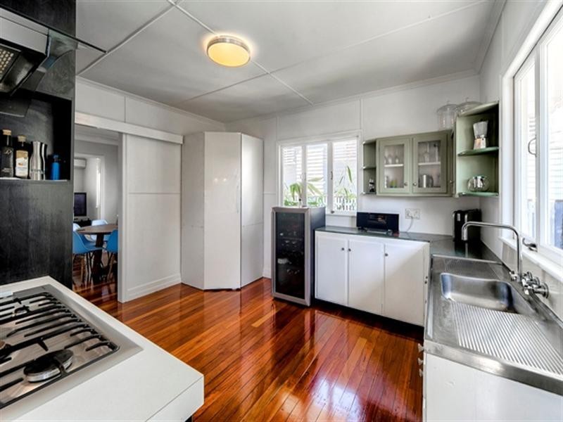 11 Bank Street, Windsor QLD 4030