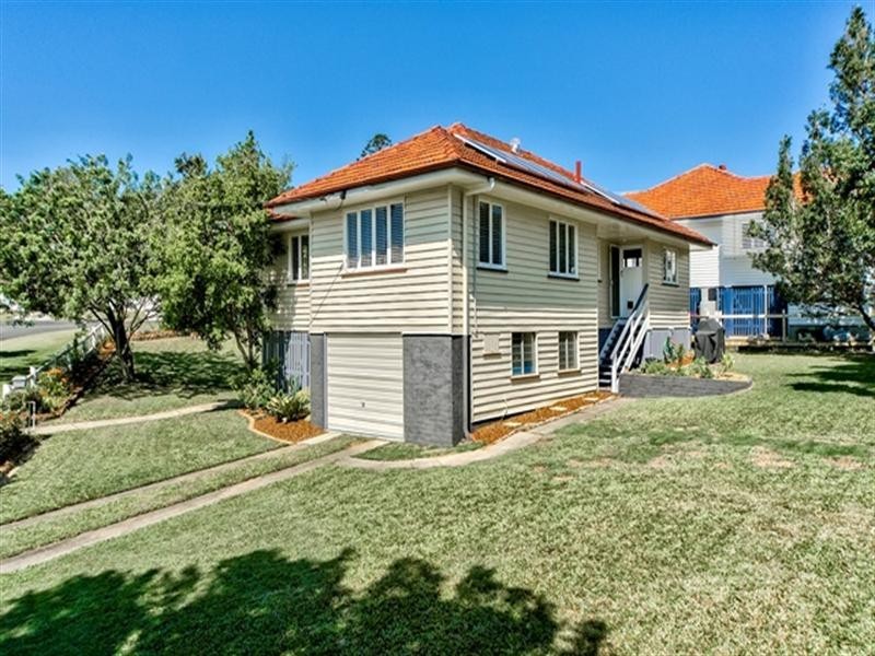 11 Bank Street, Windsor QLD 4030