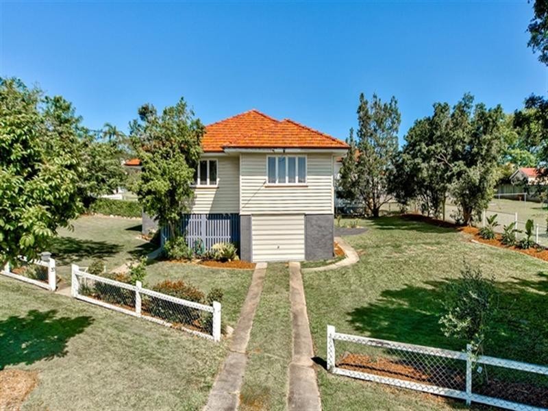 11 Bank Street, Windsor QLD 4030