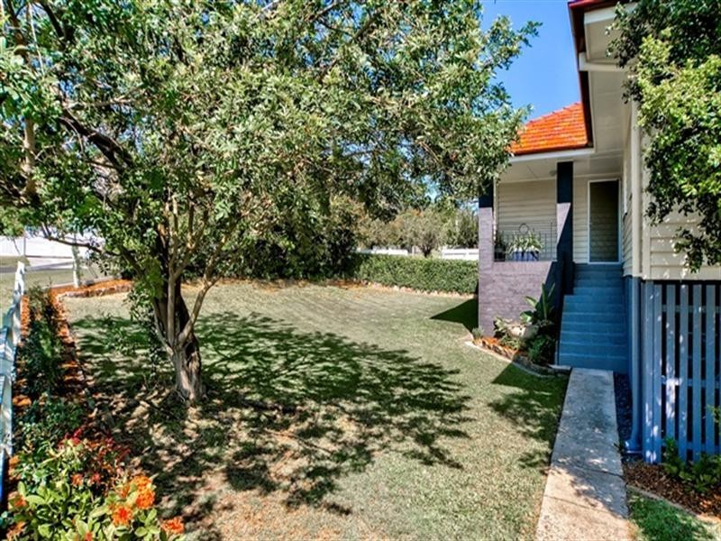 11 Bank Street, Windsor QLD 4030