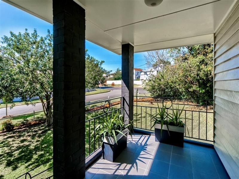 11 Bank Street, Windsor QLD 4030