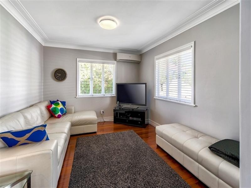 11 Bank Street, Windsor QLD 4030