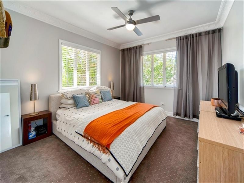 11 Bank Street, Windsor QLD 4030