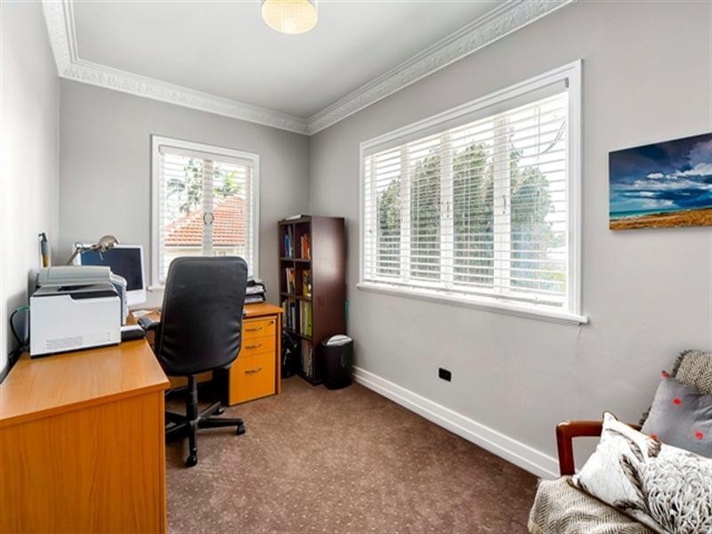 11 Bank Street, Windsor QLD 4030