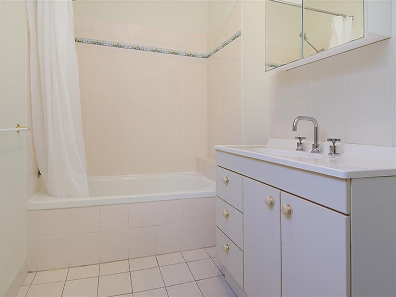 2/9 Kedron Street, Wooloowin QLD 4030