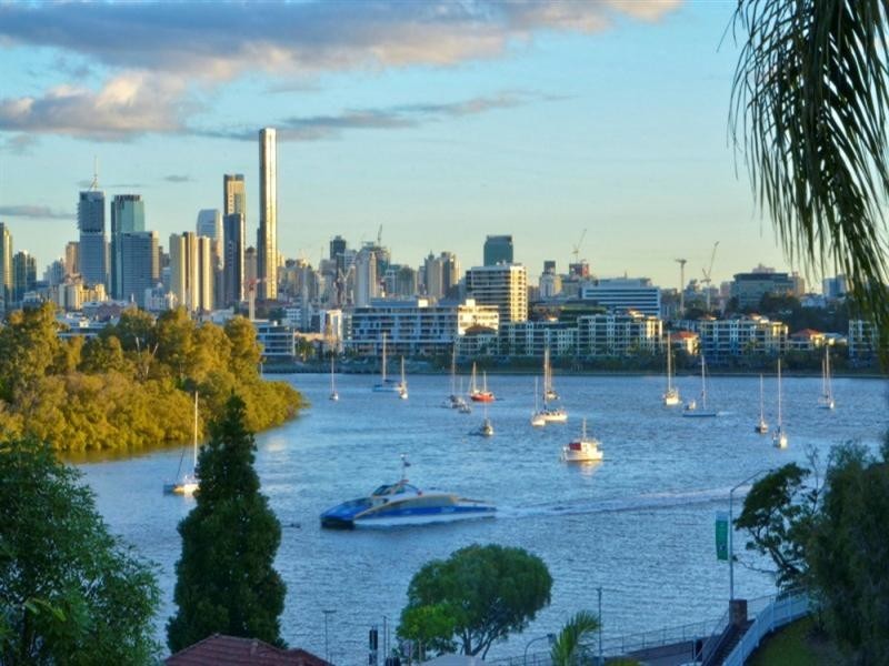 32 Crescent Road, Hamilton QLD 4007