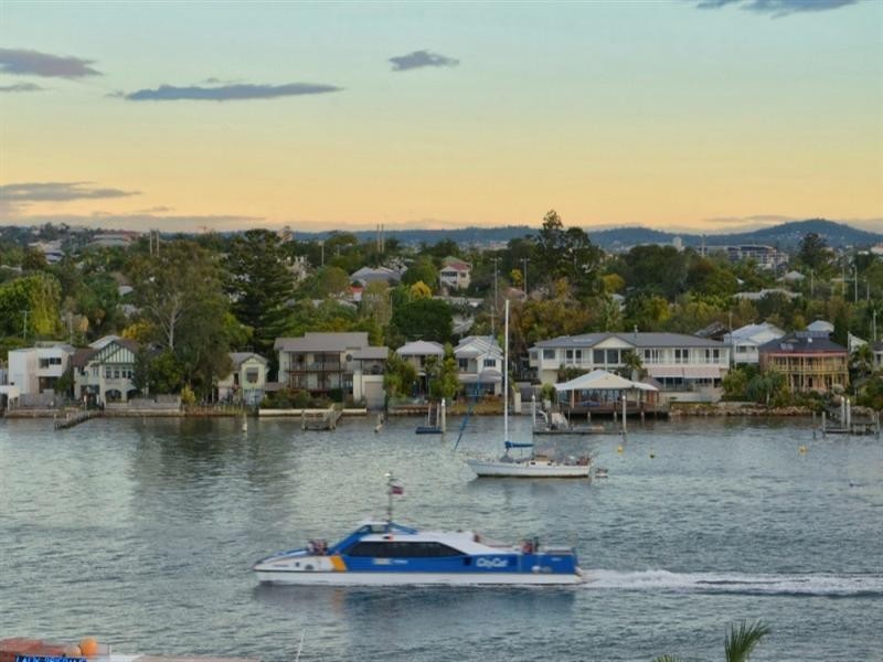 32 Crescent Road, Hamilton QLD 4007