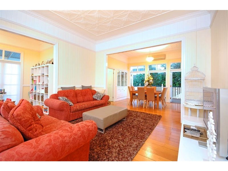 18 Goldsworthy Avenue, Hamilton QLD 4007