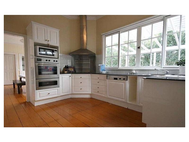 18 Goldsworthy Avenue, Hamilton QLD 4007