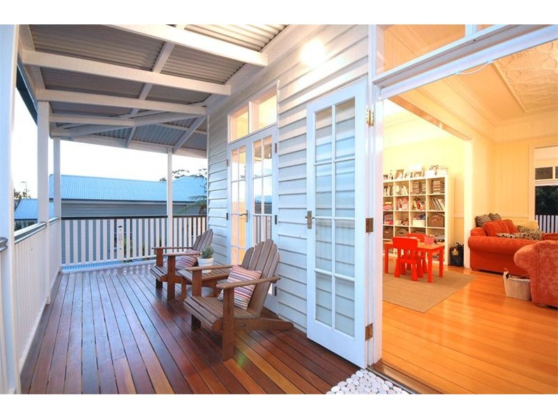 18 Goldsworthy Avenue, Hamilton QLD 4007