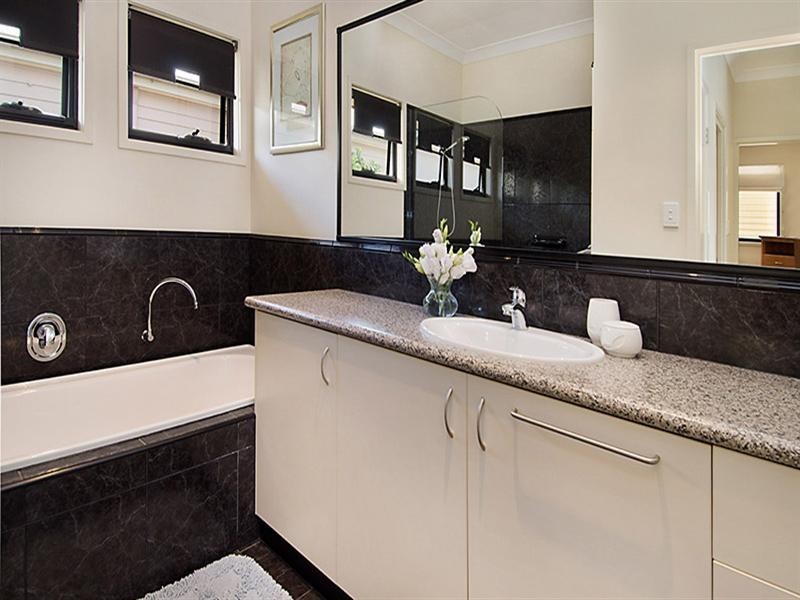 27 Lilley Street, Hendra QLD 4011