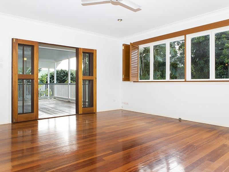 24 Joynt Street, Hamilton QLD 4007