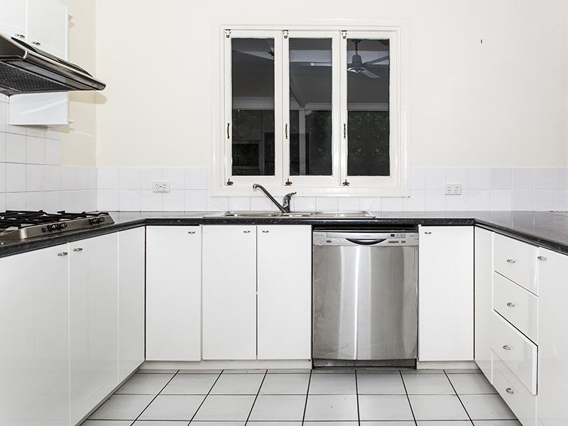 24 Joynt Street, Hamilton QLD 4007