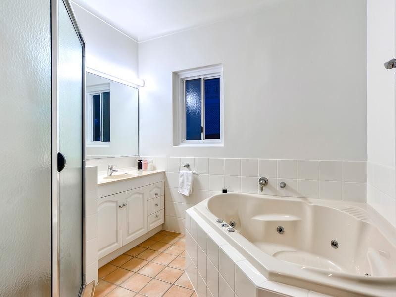 11 Queens Road, Hamilton QLD 4007